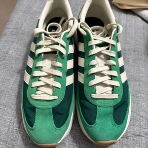 Adidas Women's Run 70’s 2.0